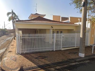 Casa para Venda, em Pirassununga, bairro Vila Pinheiro, 3 dormitrios, 1 banheiro, 1 sute, 2 vagas