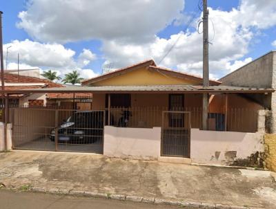 Casa para Venda, em Pirassununga, bairro Vila Santa Terezinha, 2 dormitórios, 1 banheiro, 2 vagas