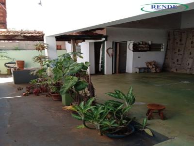 Casa para Venda, em Pirassununga, bairro Centro, 3 dormitrios, 1 banheiro, 2 vagas
