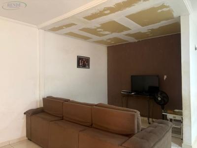 Casa para Venda, em Pirassununga, bairro Vila Guilhermina, 3 dormit�rios, 2 banheiros, 3 vagas