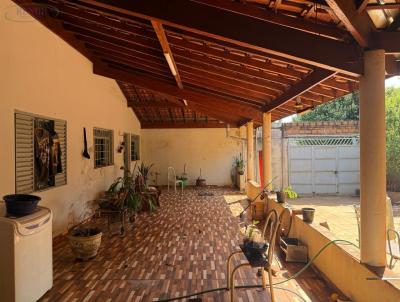 Casa para Venda, em Pirassununga, bairro Jardim Treviso, 2 dormit�rios, 2 banheiros, 1 su�te, 3 vagas